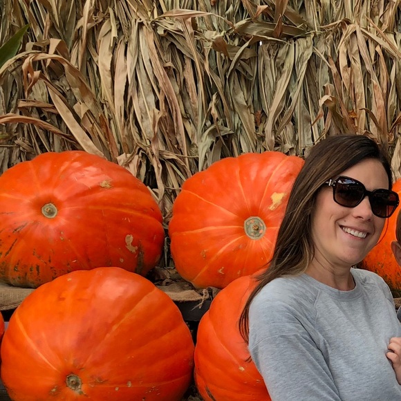 Meet your Posher, Stephanie - Picture 1 of 1